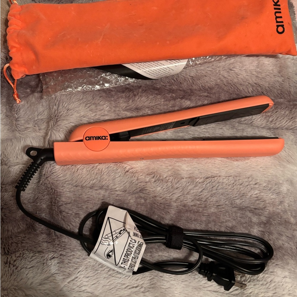 Amika Coral Hair Straightener with Pouch